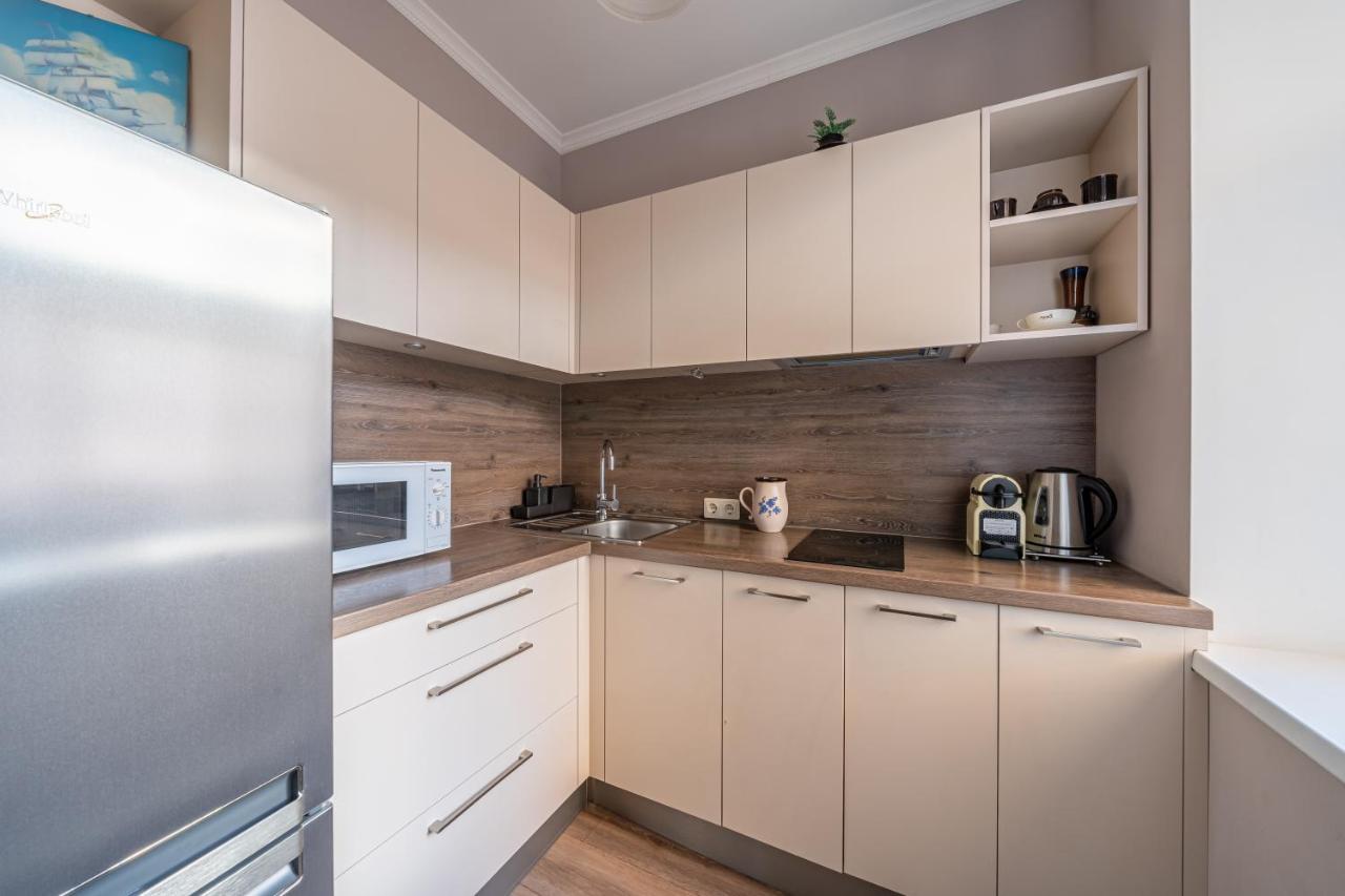 Stylish Latvian Classic 1-Bedroom Apartment Near City Center, Parks & Public Transport Links Riga Ngoại thất bức ảnh