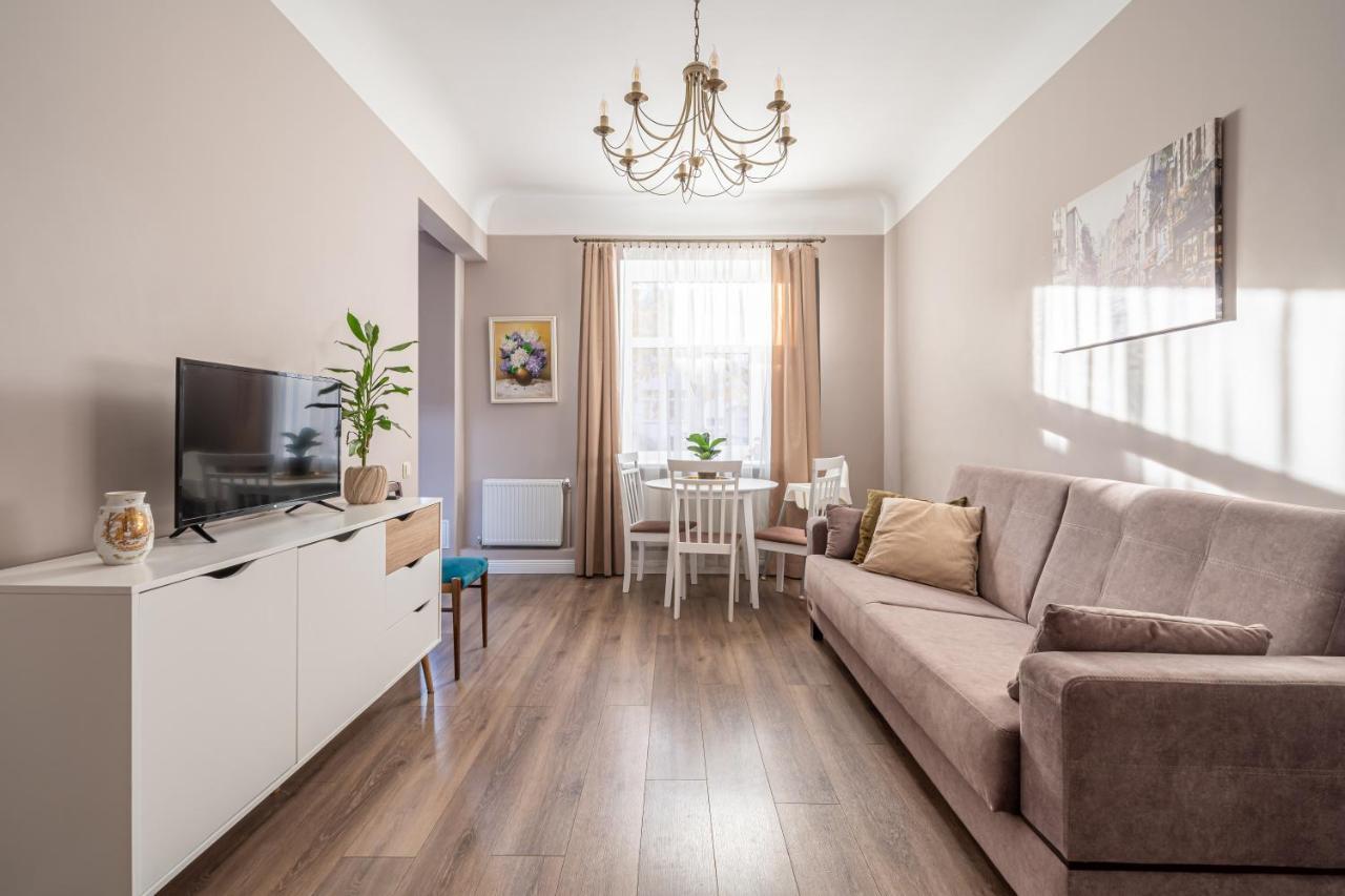 Stylish Latvian Classic 1-Bedroom Apartment Near City Center, Parks & Public Transport Links Riga Ngoại thất bức ảnh