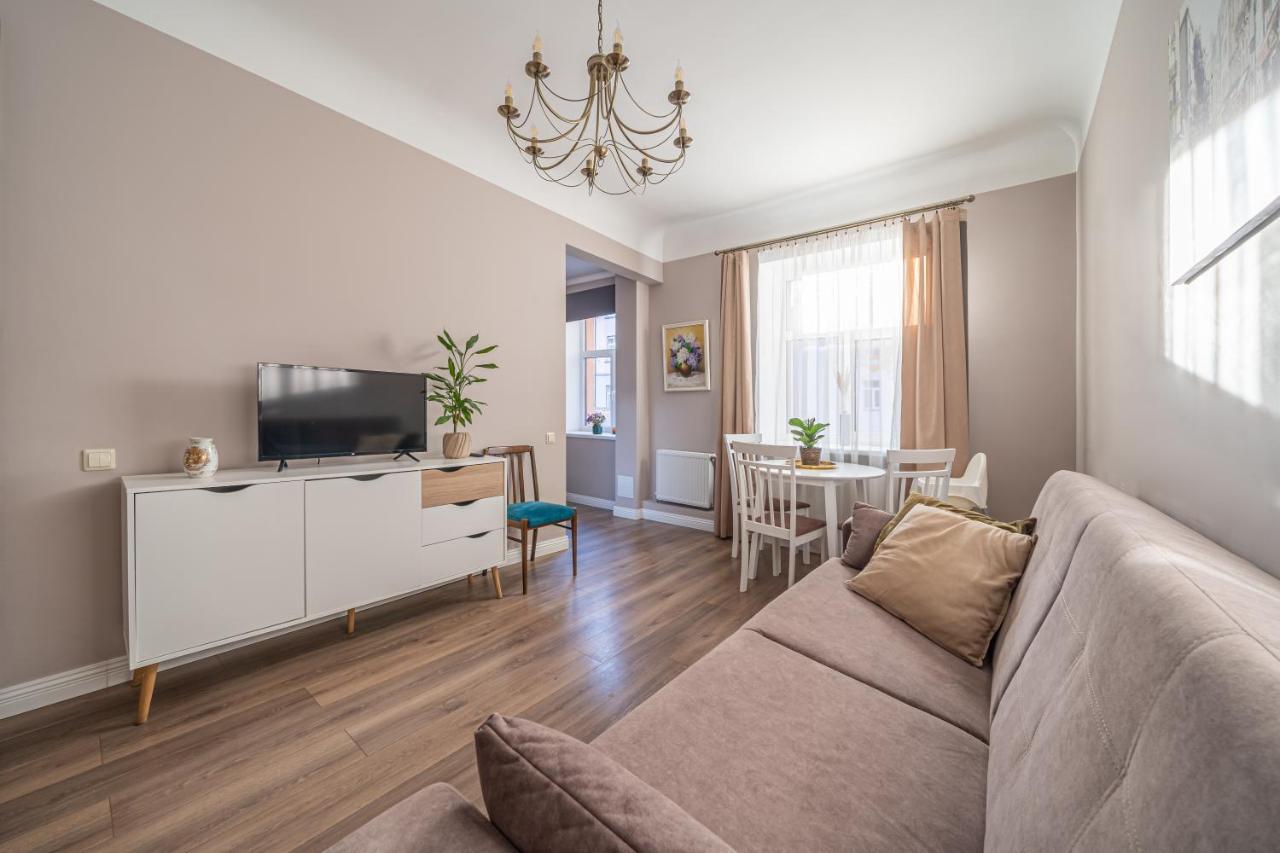 Stylish Latvian Classic 1-Bedroom Apartment Near City Center, Parks & Public Transport Links Riga Ngoại thất bức ảnh