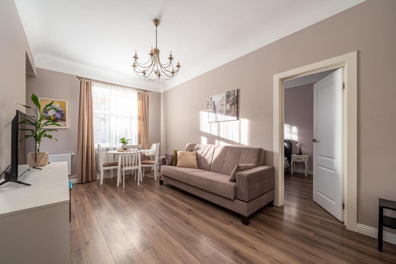 Stylish Latvian Classic 1-Bedroom Apartment Near City Center, Parks & Public Transport Links Riga Ngoại thất bức ảnh