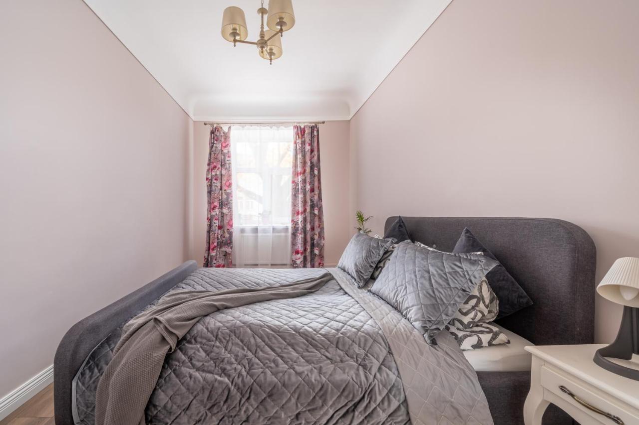 Stylish Latvian Classic 1-Bedroom Apartment Near City Center, Parks & Public Transport Links Riga Ngoại thất bức ảnh