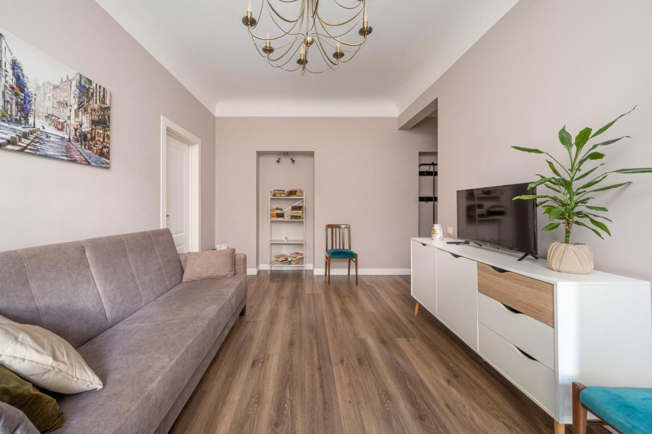 Stylish Latvian Classic 1-Bedroom Apartment Near City Center, Parks & Public Transport Links Riga Ngoại thất bức ảnh