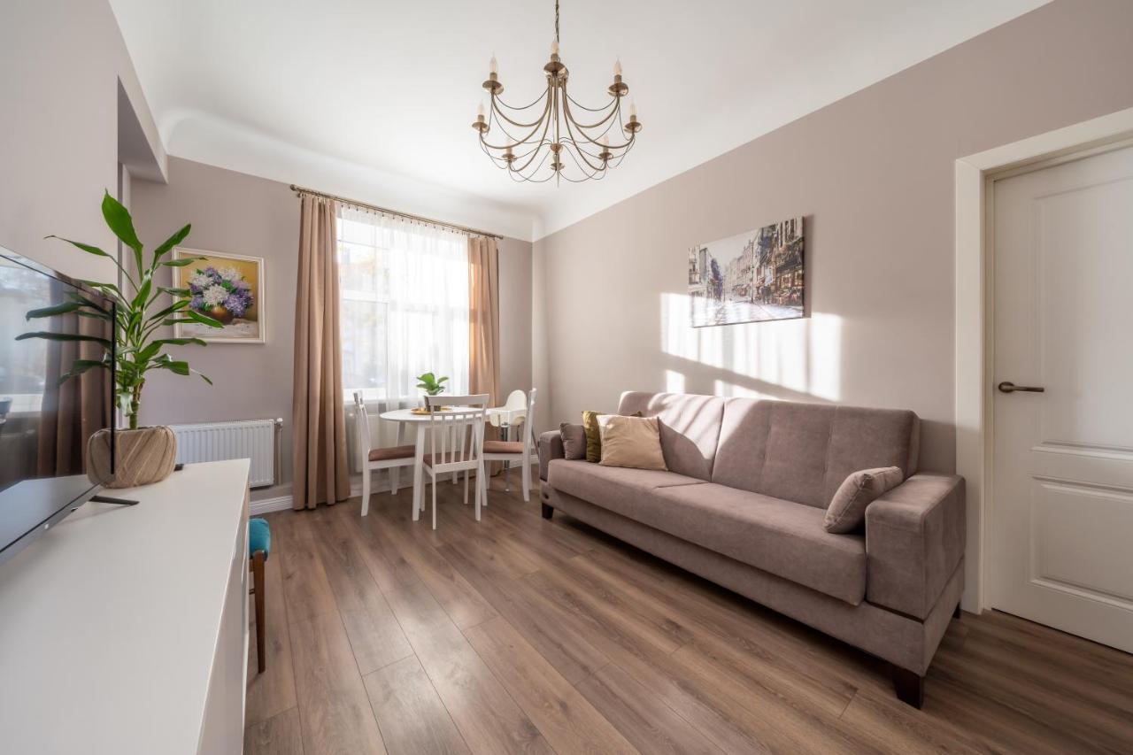 Stylish Latvian Classic 1-Bedroom Apartment Near City Center, Parks & Public Transport Links Riga Ngoại thất bức ảnh