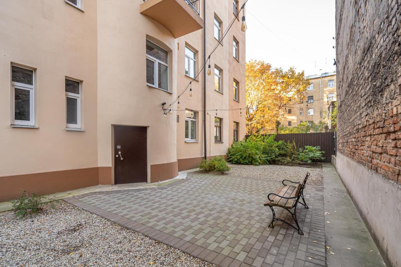 Stylish Latvian Classic 1-Bedroom Apartment Near City Center, Parks & Public Transport Links Riga Ngoại thất bức ảnh