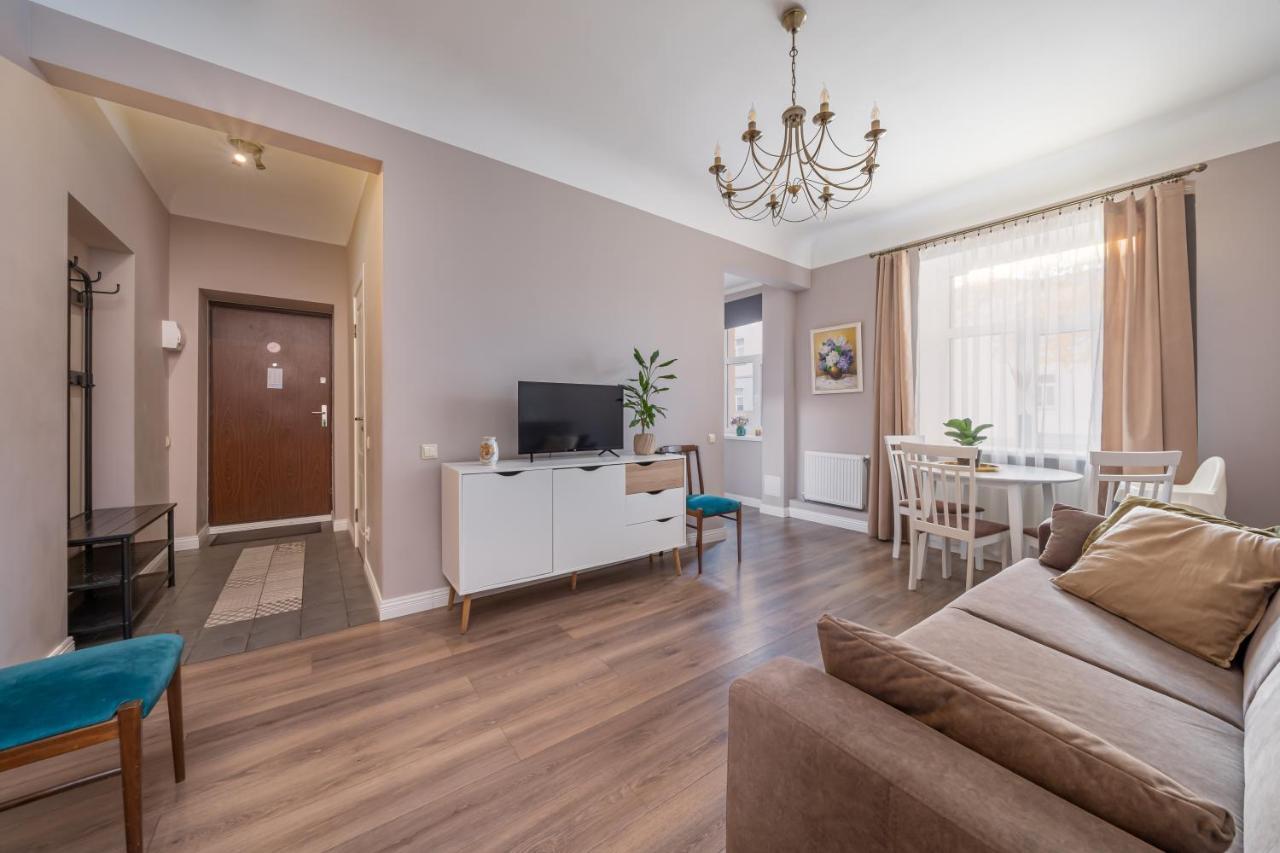 Stylish Latvian Classic 1-Bedroom Apartment Near City Center, Parks & Public Transport Links Riga Ngoại thất bức ảnh